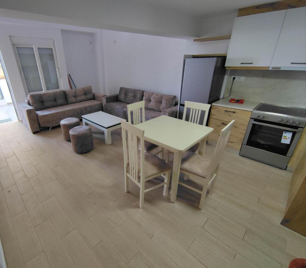 Rose Apartment Sarandë Buitenkant foto